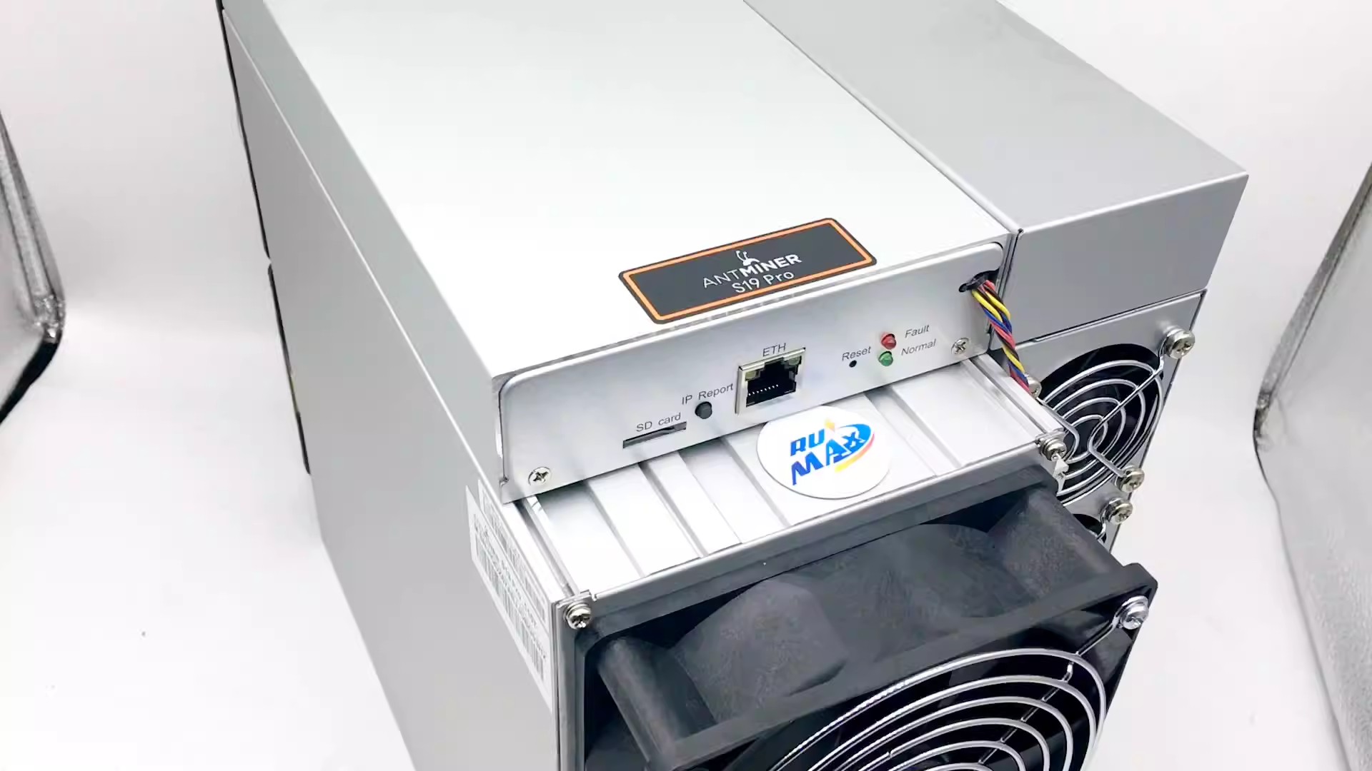 Передняя панель майнера Antminer S19 Pro